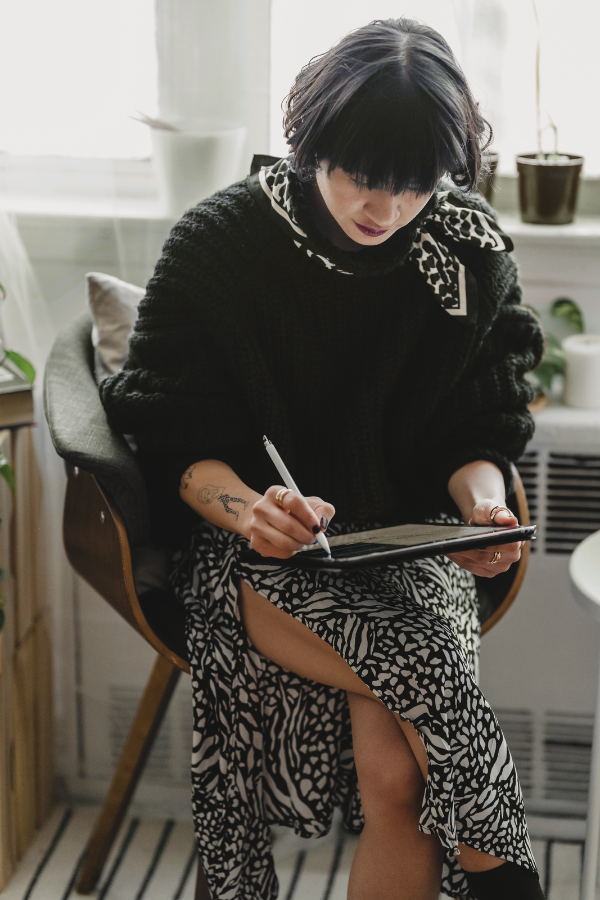 woman using a tablet learning how to become a graphic designer