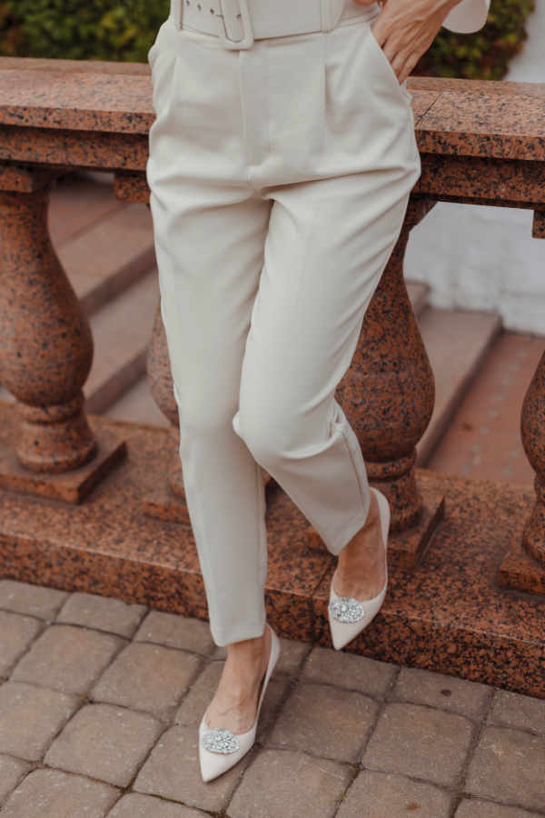 woman wearing comfortable luxury heels and all white outfit outside