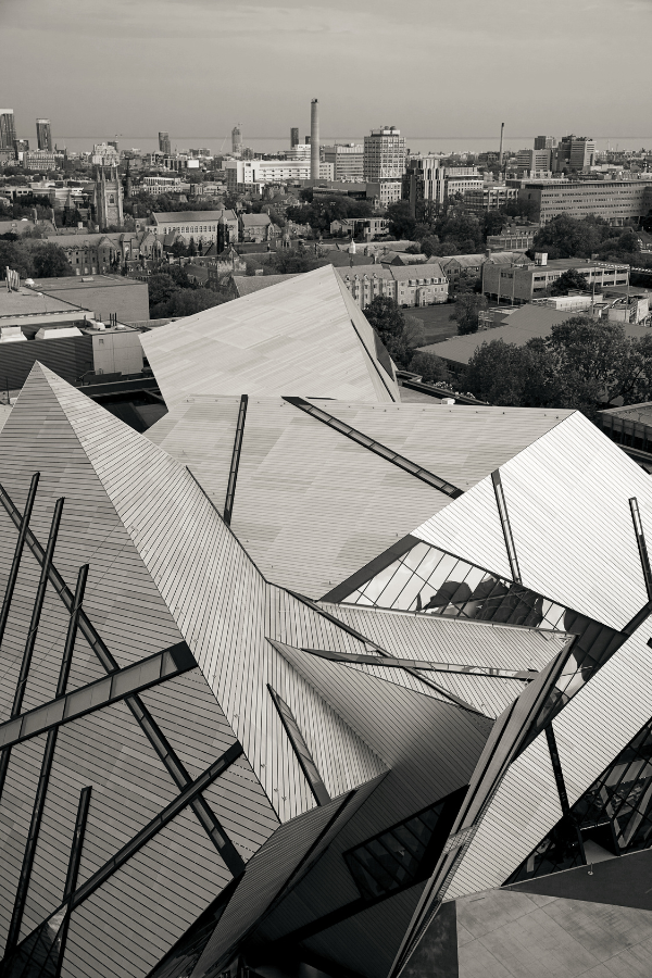 a black and white photo of the Royal Ontario Museums in Toronto